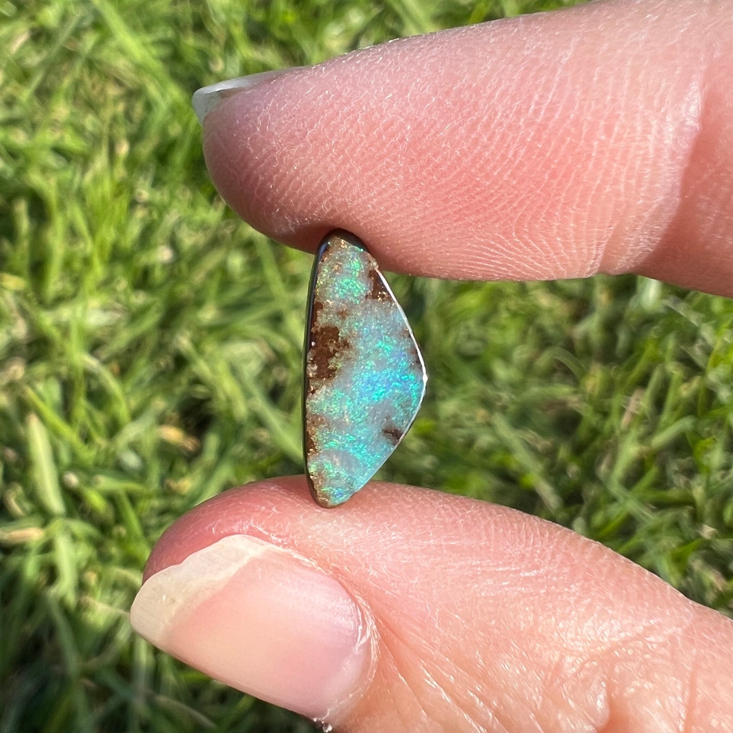 2.61 Ct small boulder opal