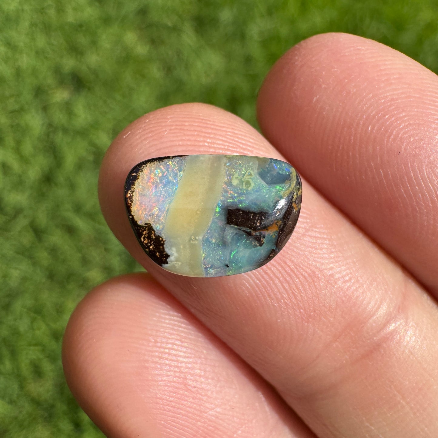 3.18 Ct small boulder opal