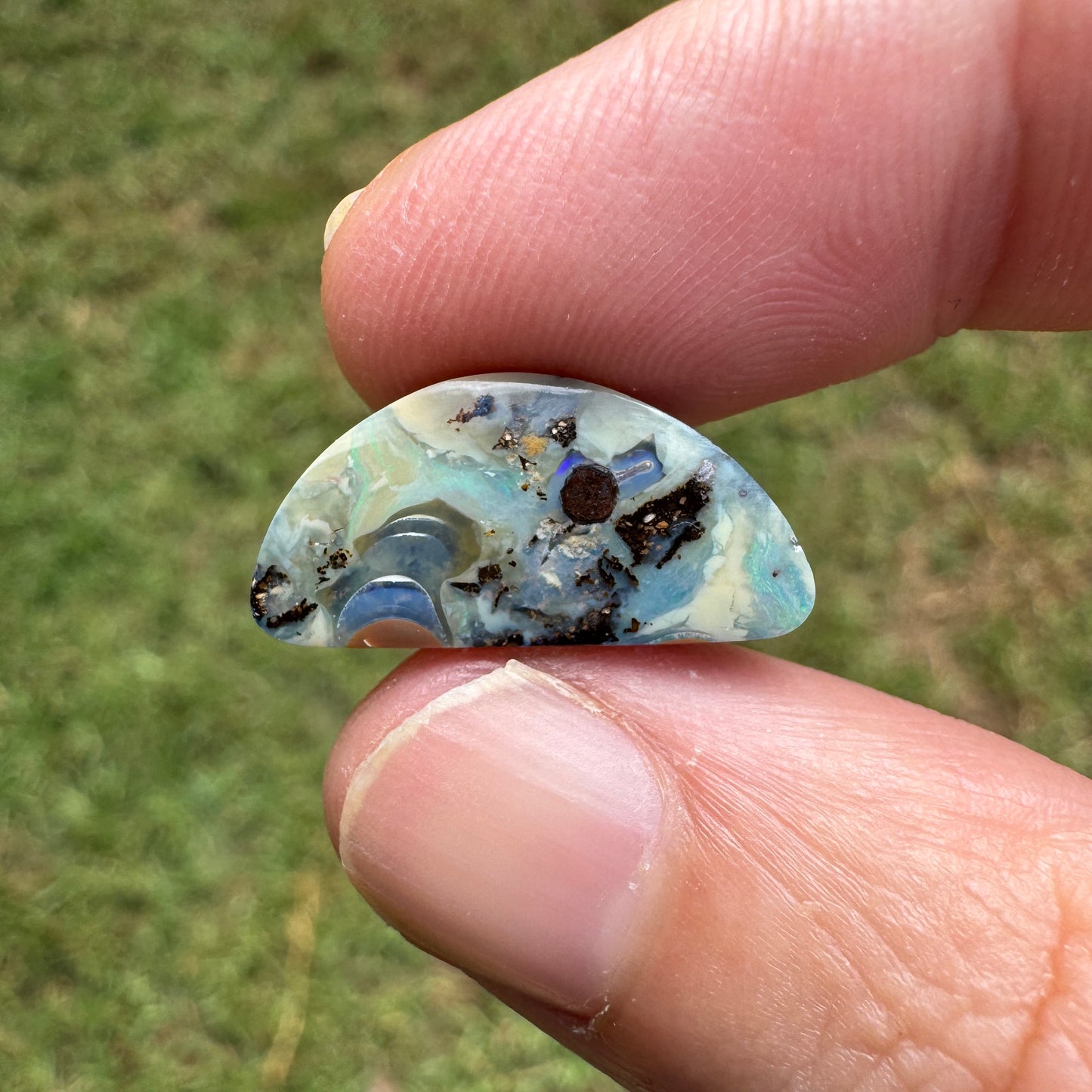 5.77 Ct small boulder opal