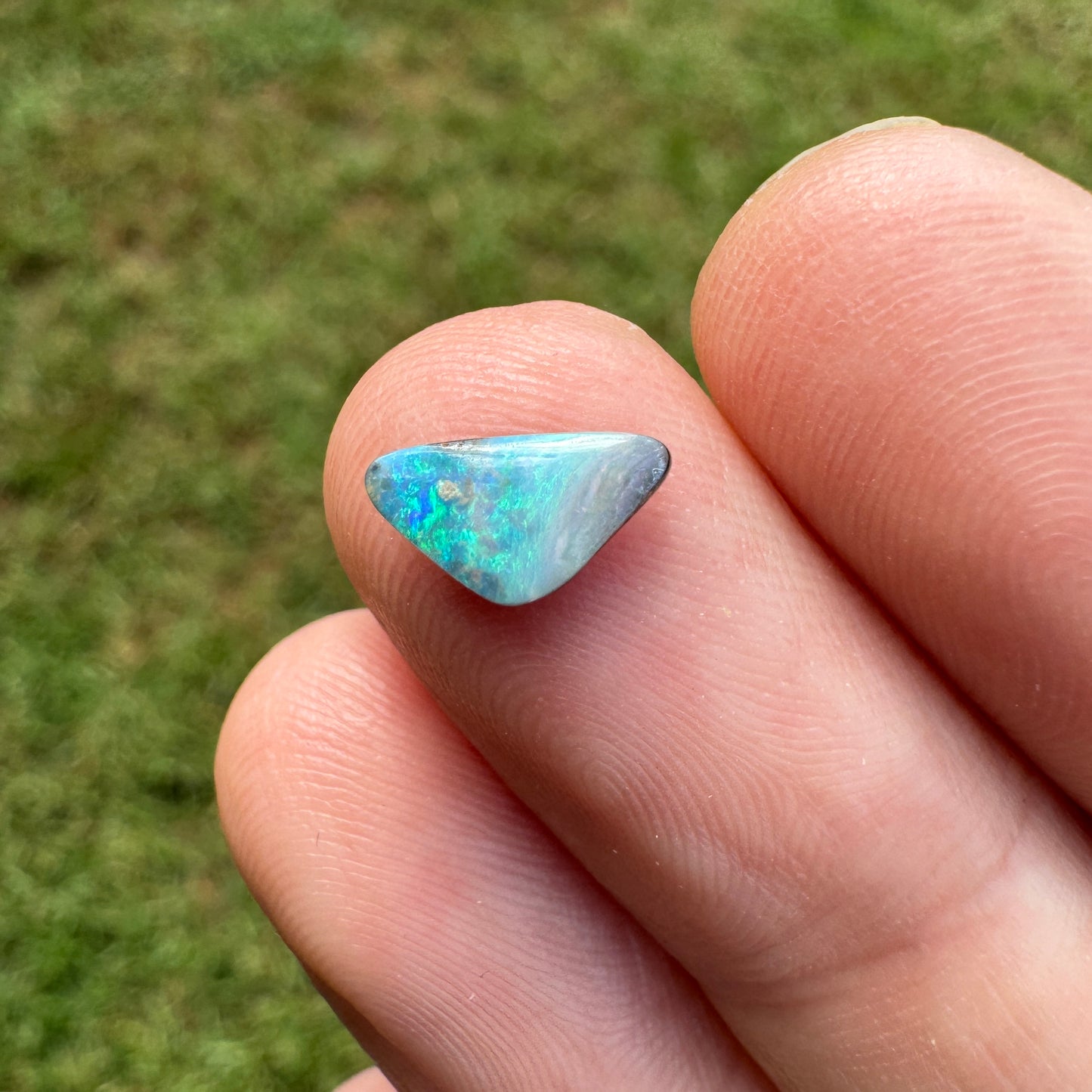 0.68 Ct extra small boulder opal