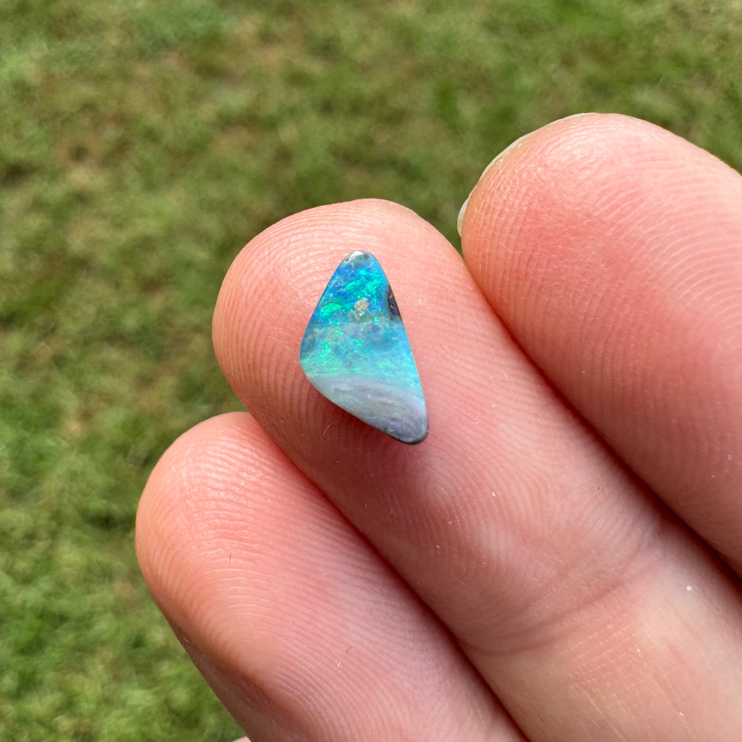 0.68 Ct extra small boulder opal