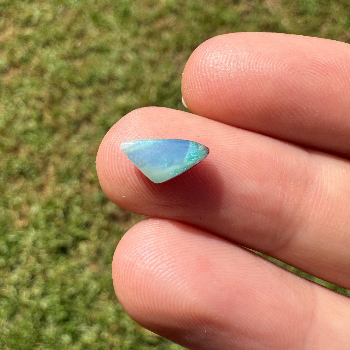 0.76 Ct extra small boulder opal