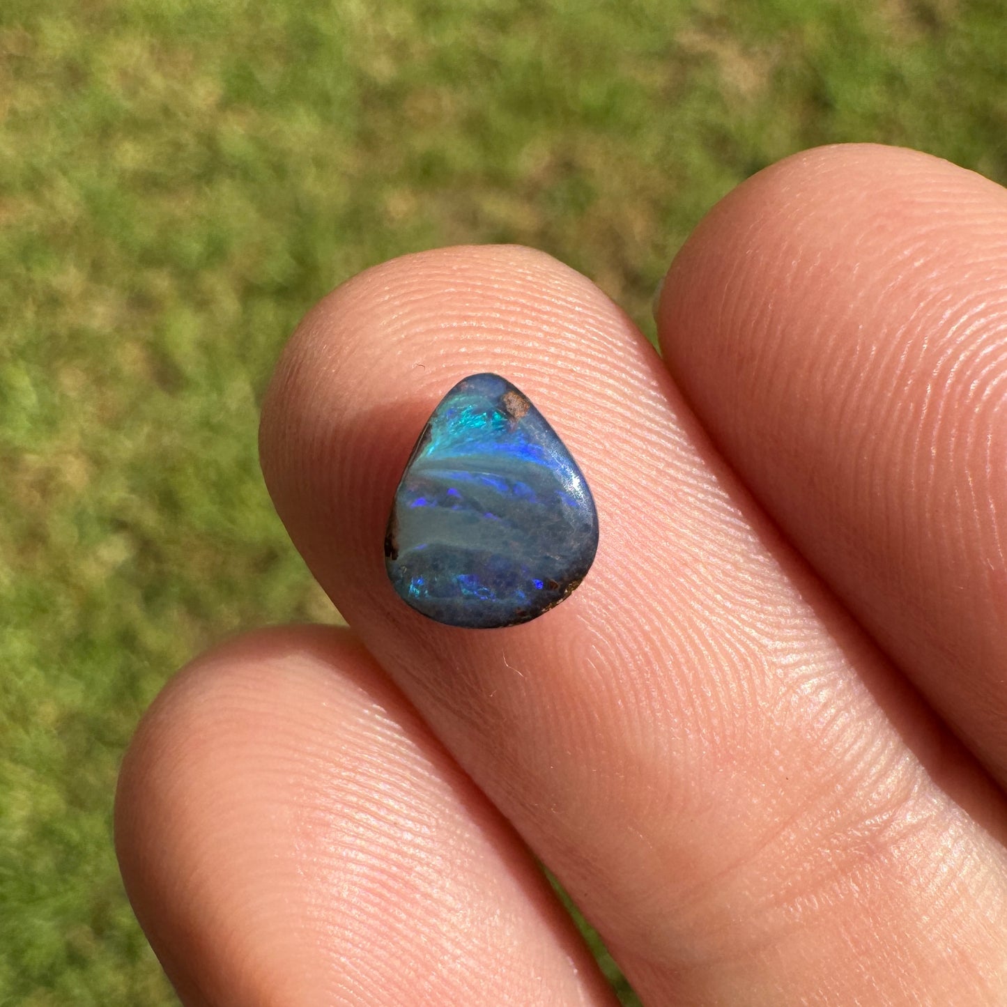 0.76 Ct extra small boulder opal