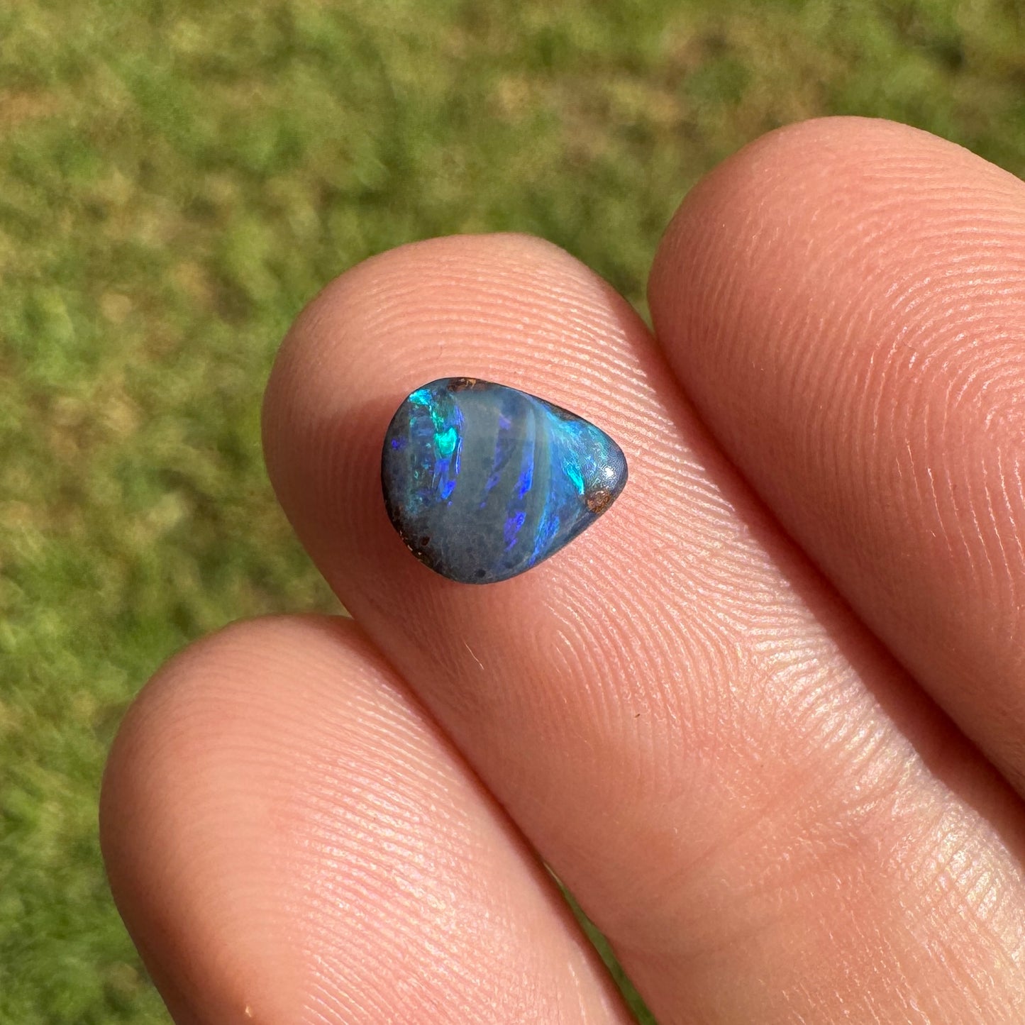 0.76 Ct extra small boulder opal