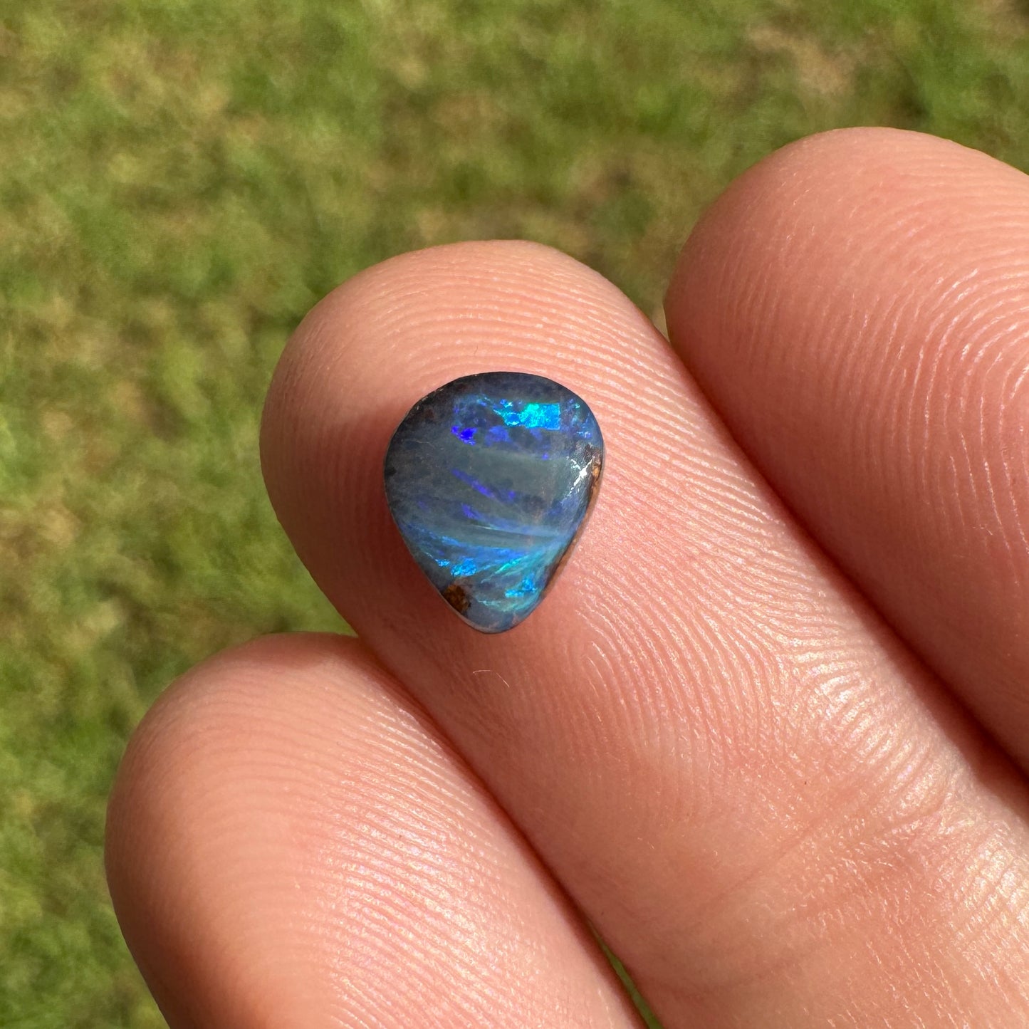 0.76 Ct extra small boulder opal
