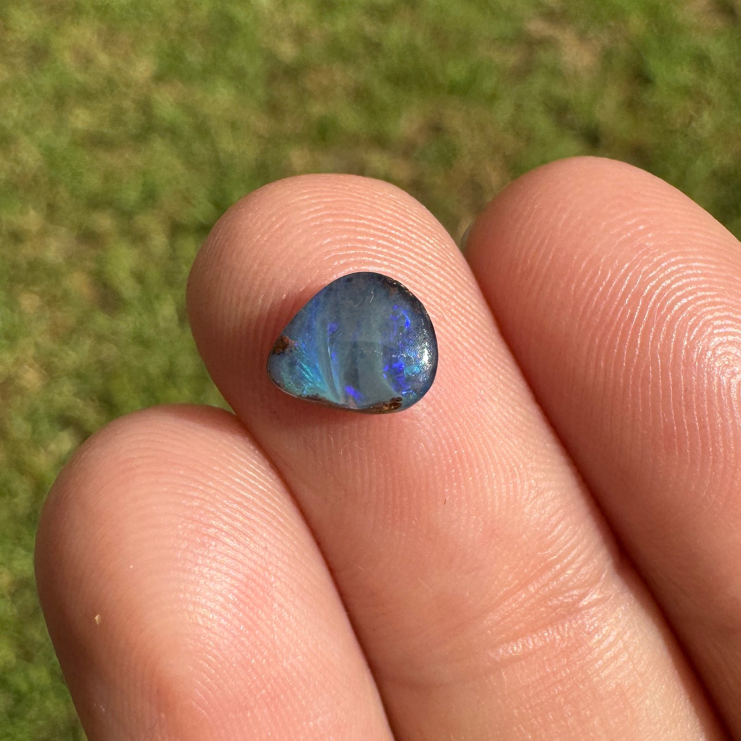 0.76 Ct extra small boulder opal
