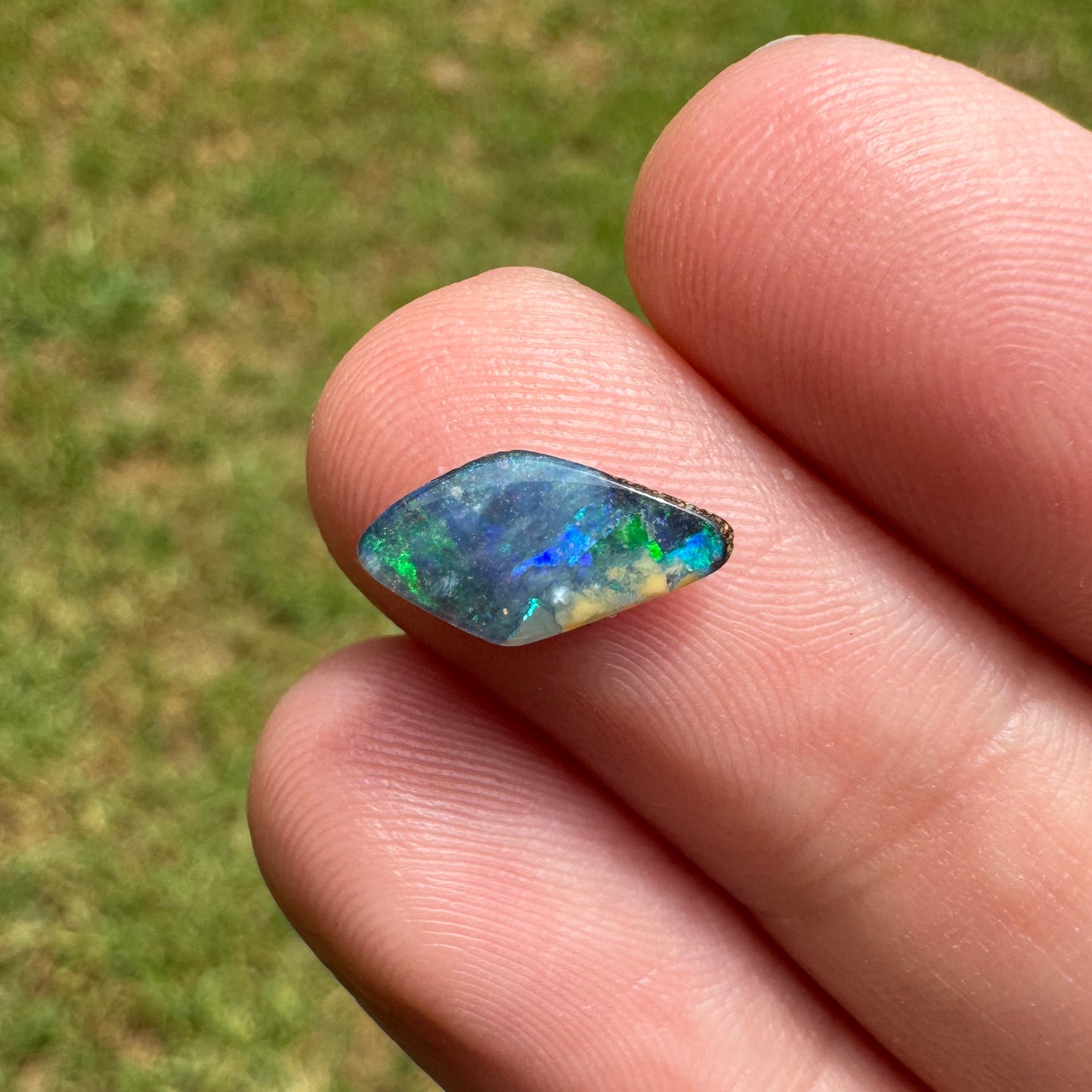 0.73 Ct extra small boulder opal