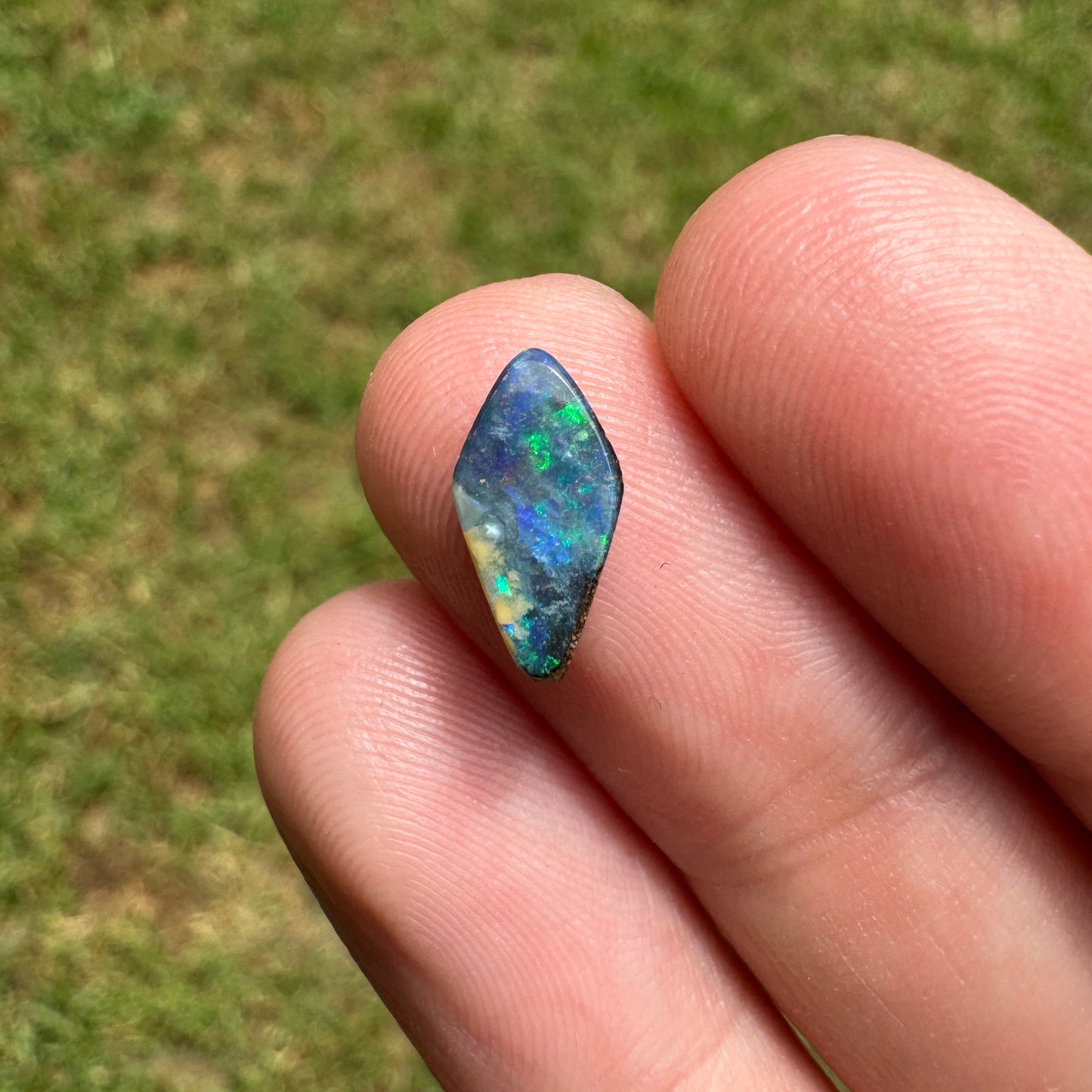 0.73 Ct extra small boulder opal