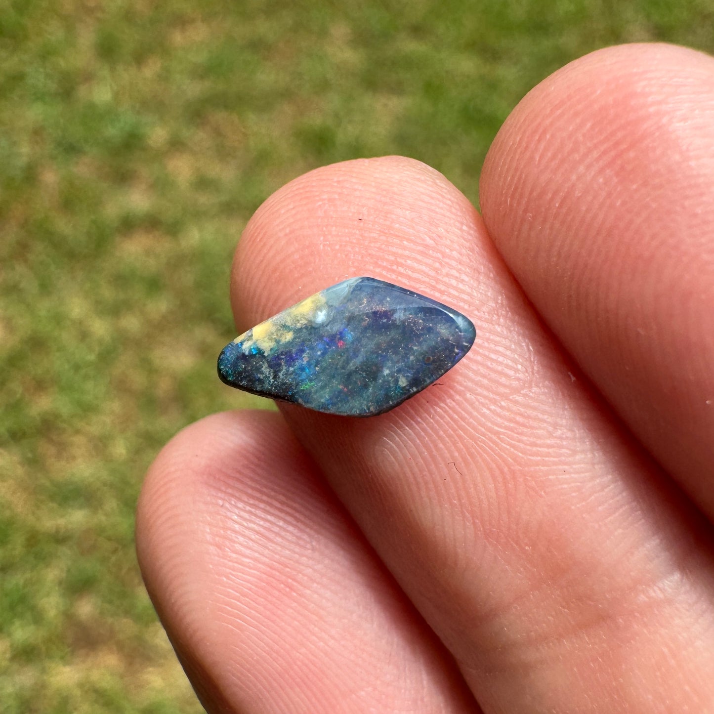0.73 Ct extra small boulder opal
