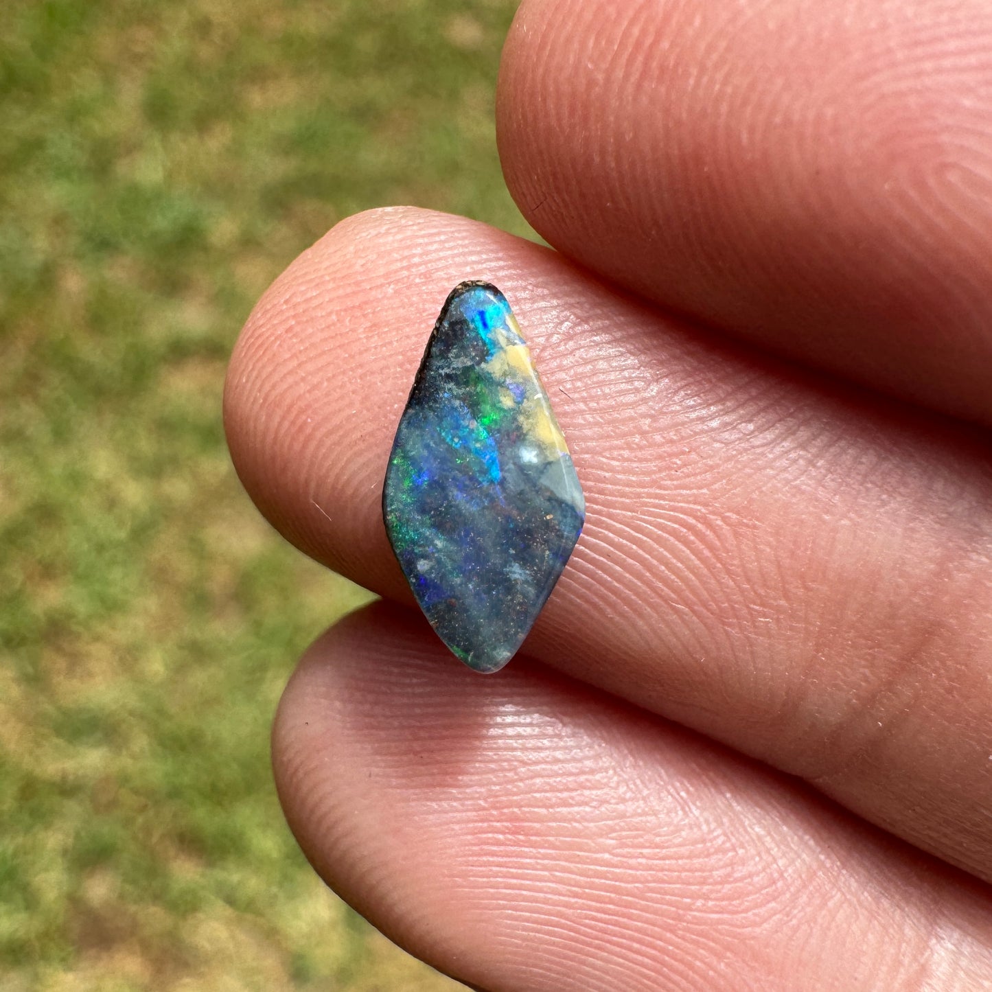 0.73 Ct extra small boulder opal