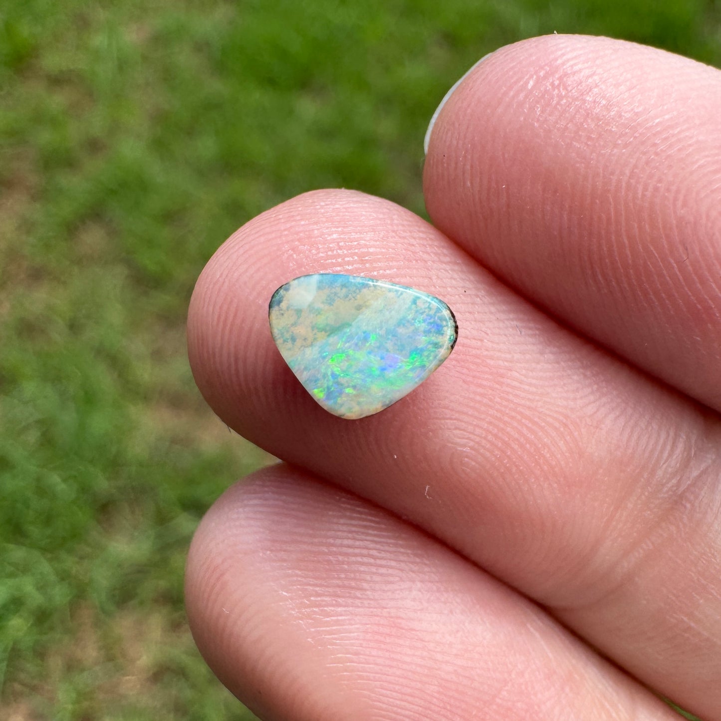 0.83 Ct extra small boulder opal