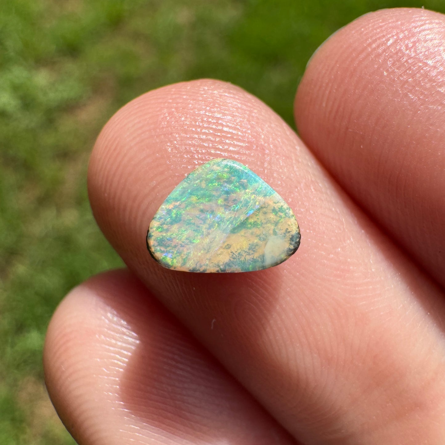 0.83 Ct extra small boulder opal