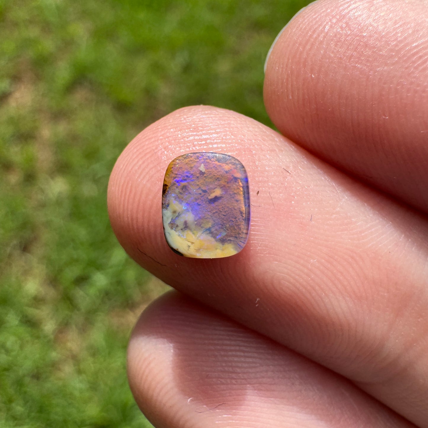 0.81 Ct extra small boulder opal
