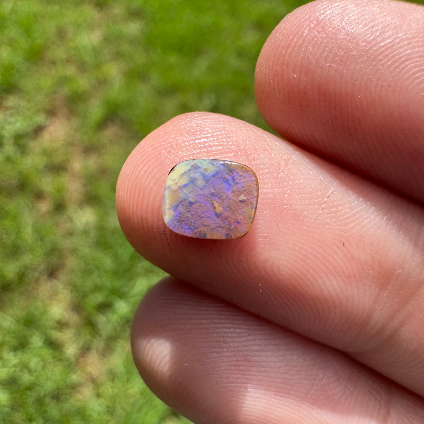 0.81 Ct extra small boulder opal