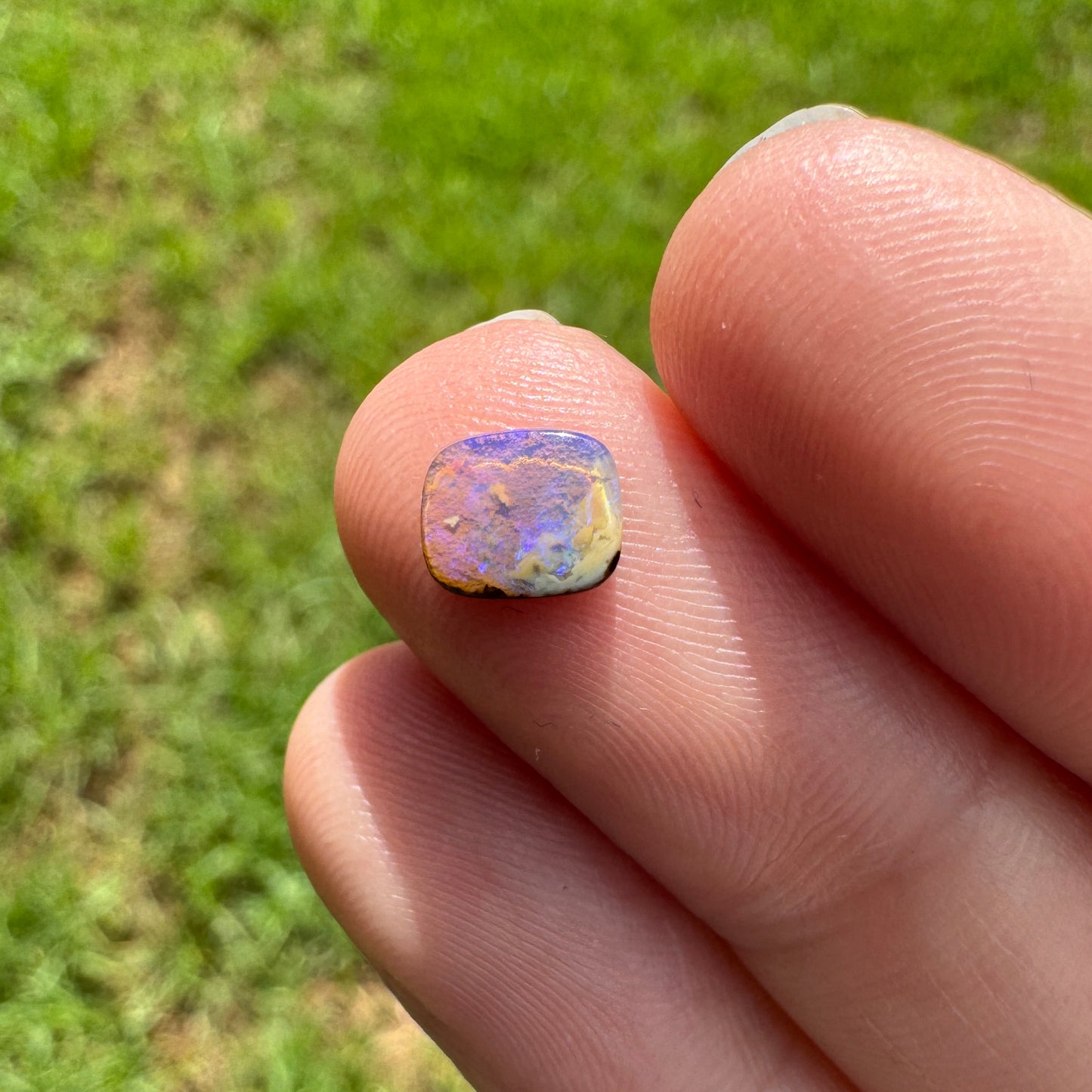 0.81 Ct extra small boulder opal
