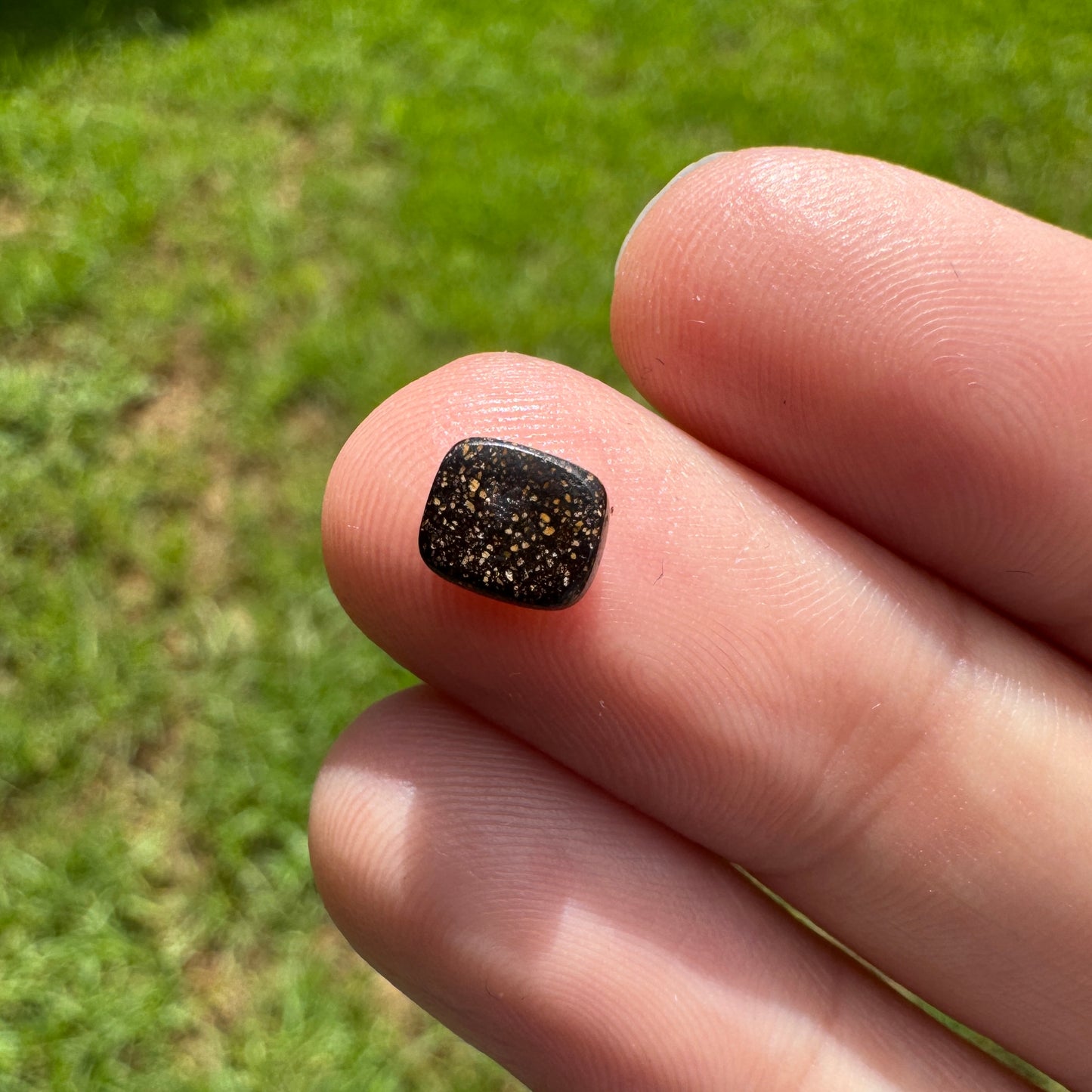 0.81 Ct extra small boulder opal