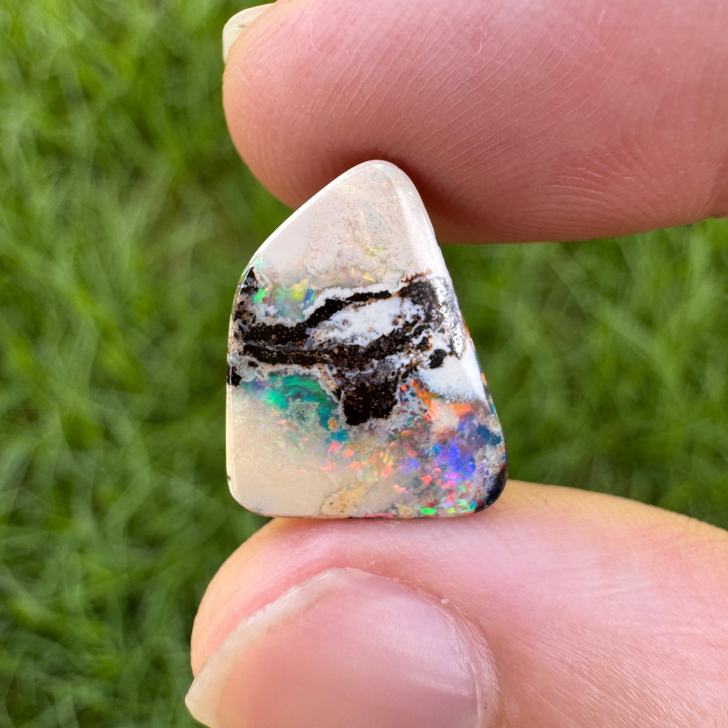 5.89 Ct rainbow boulder opal