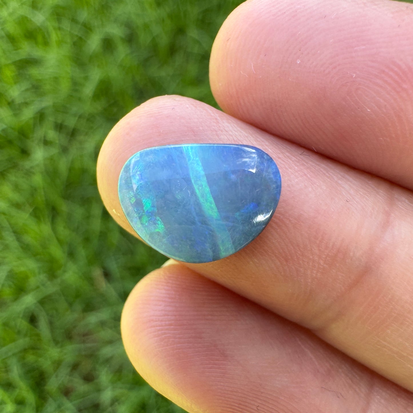 3.77 Ct green stripe boulder opal