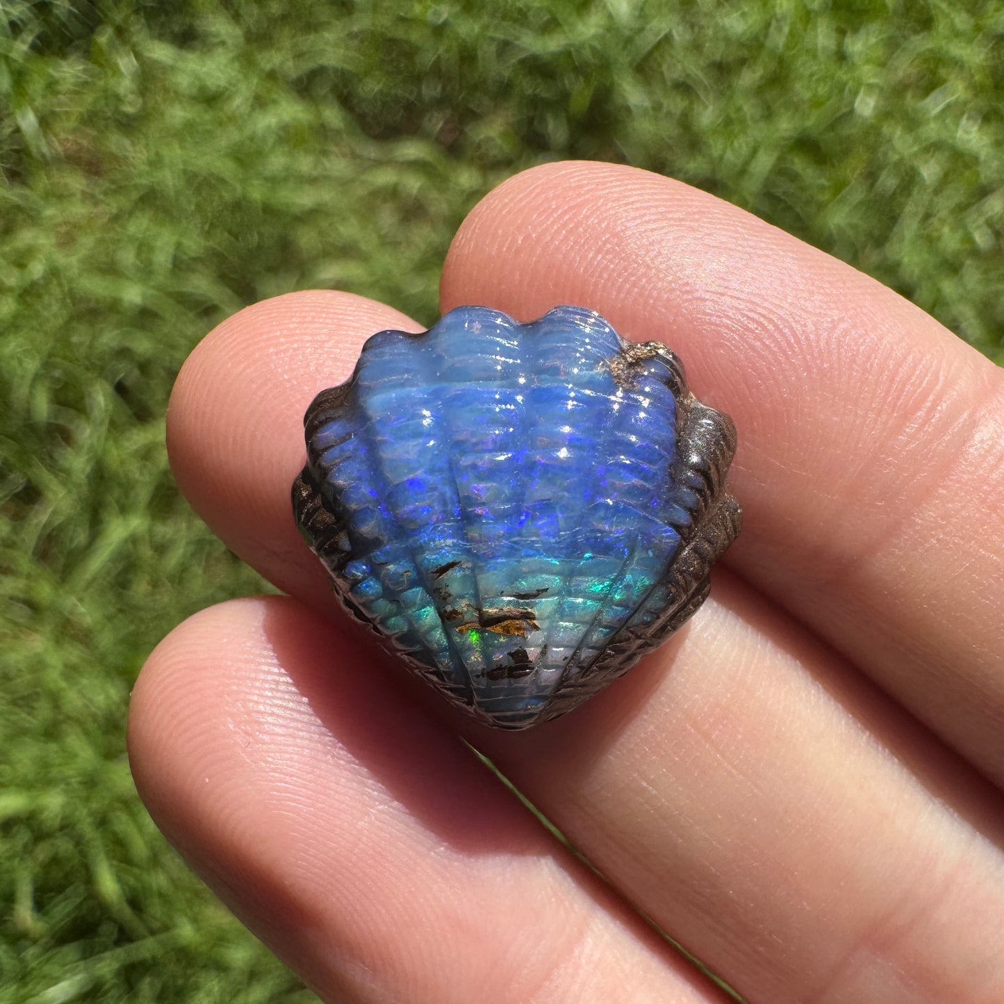 15.65 Ct fan shell boulder opal carving