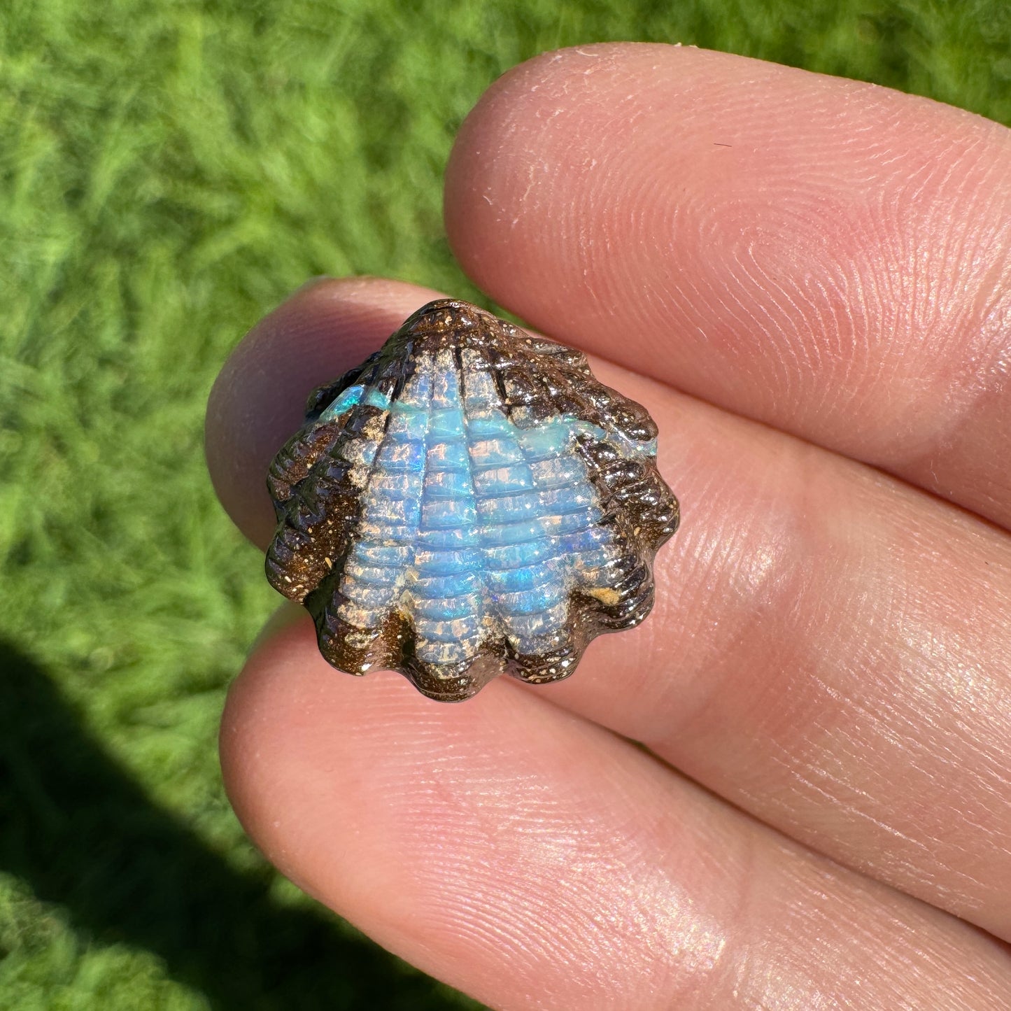 8.90 Ct fan shell boulder opal carving