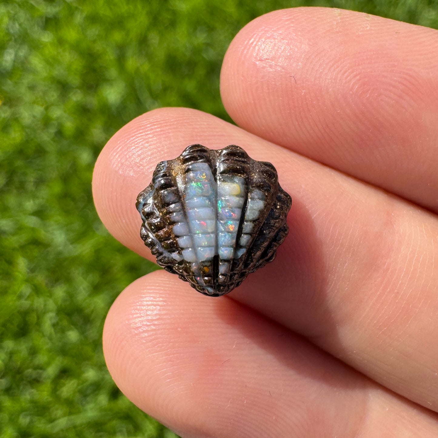 4.21 fan shell boulder opal carving