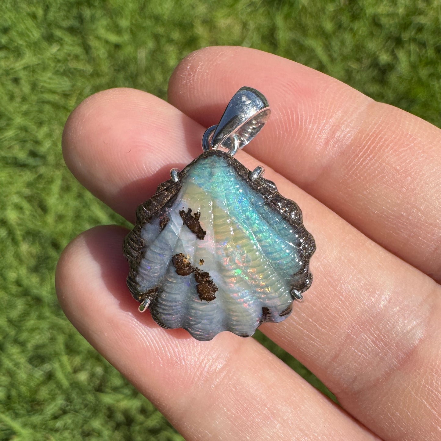 Medium fan shell boulder opal pendant (No. 01)