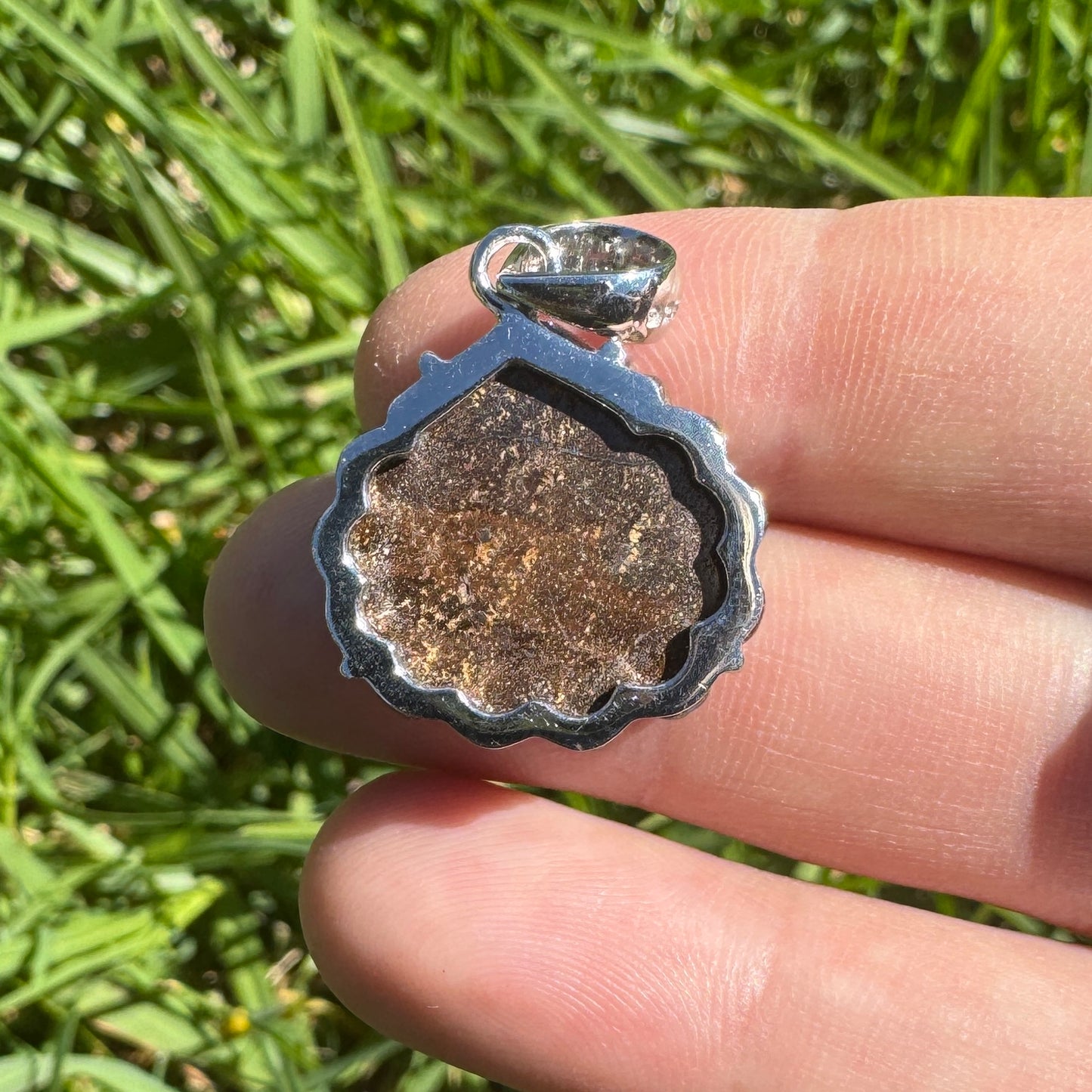 Medium fan shell boulder opal pendant (No. 01)