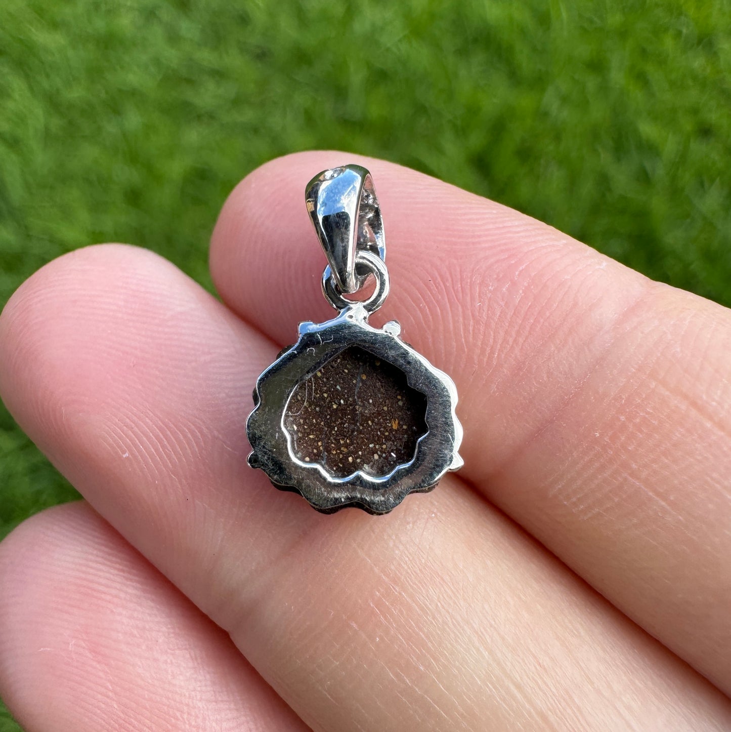 Small fan shell boulder opal pendant (No. 07)