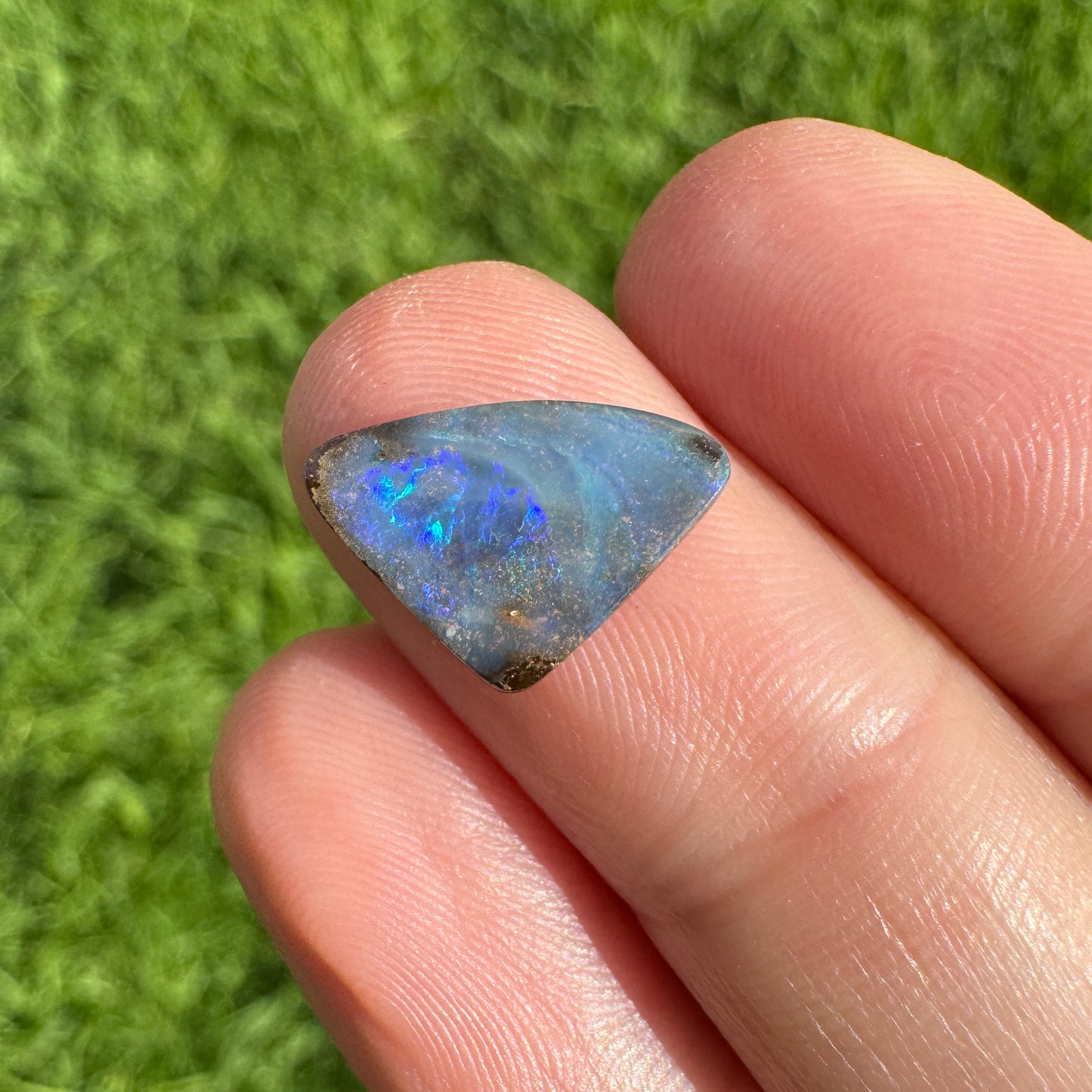 2.39 Ct small boulder opal