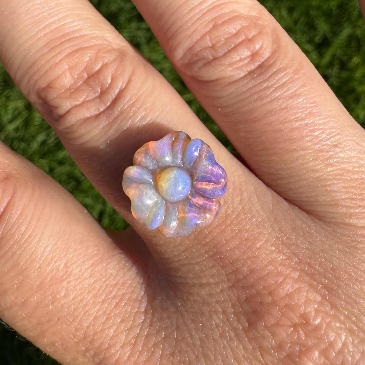 5.02 Ct carved flower opal 🌸