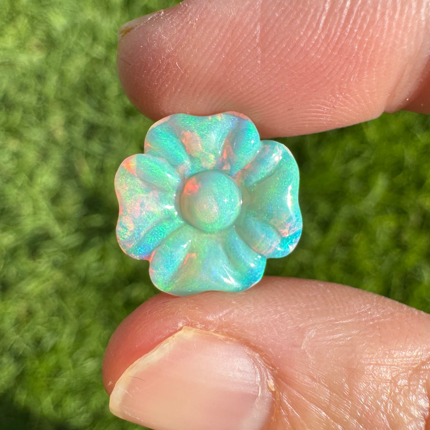 3.19 Ct carved flower opal 🌸
