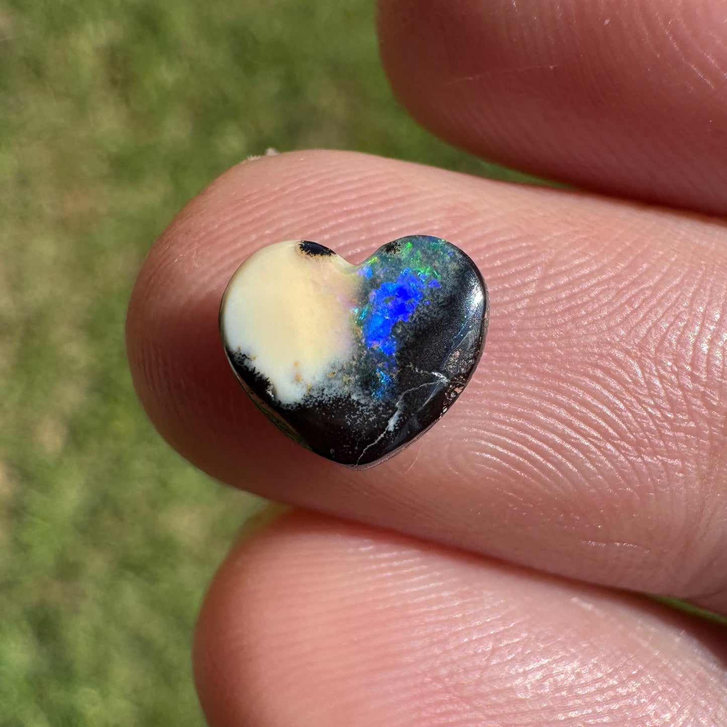 1.45 Ct extra small boulder opal