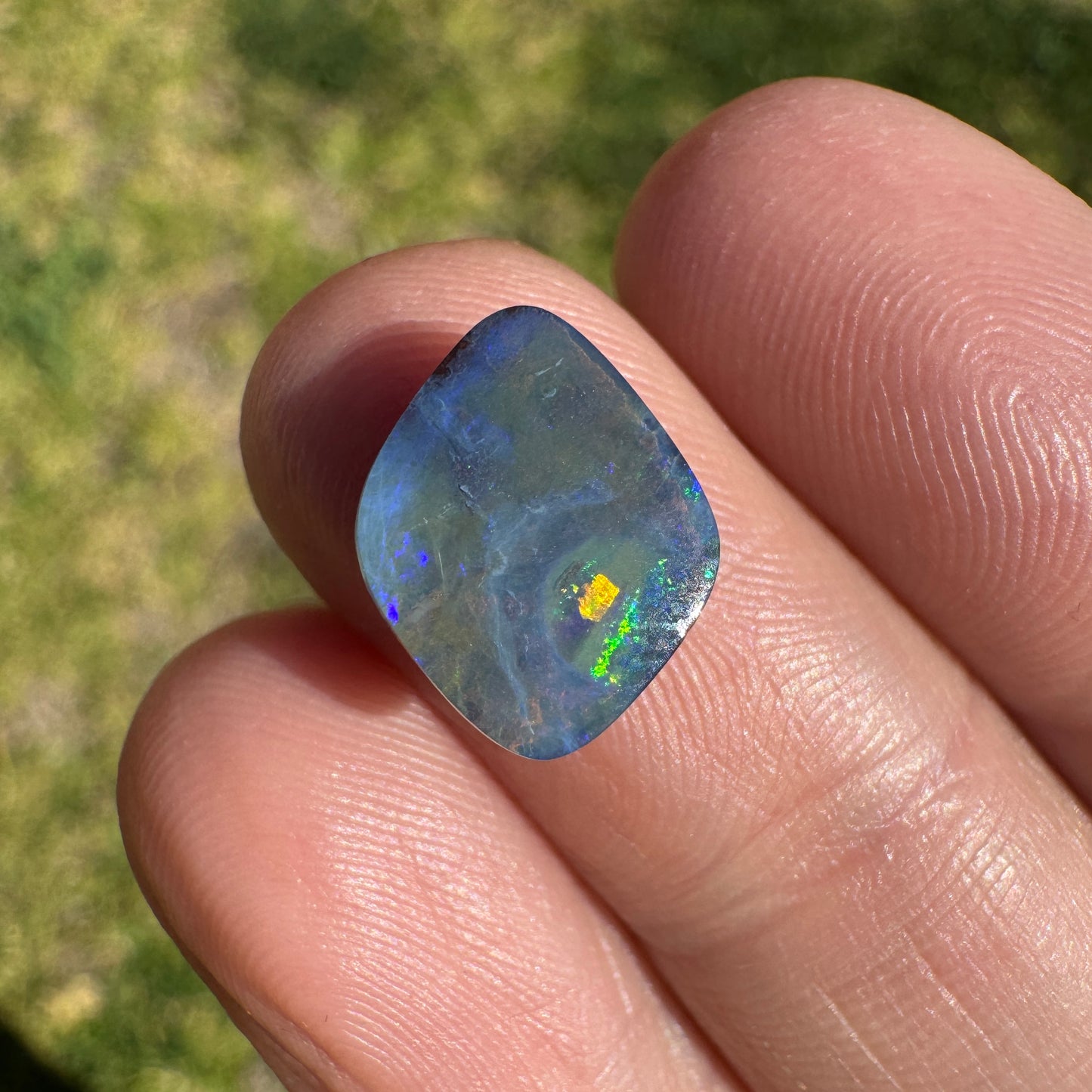 2.76 Ct small boulder opal