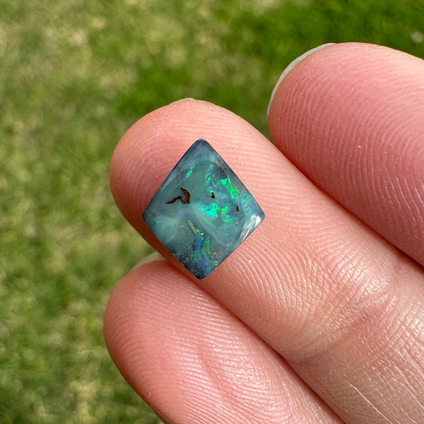 0.95 Ct small boulder opal