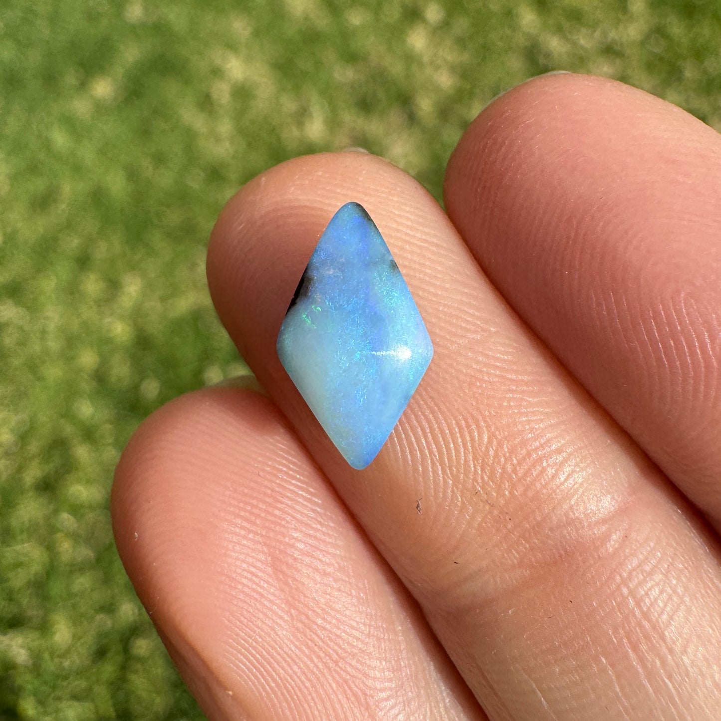 1.73 Ct small boulder opal