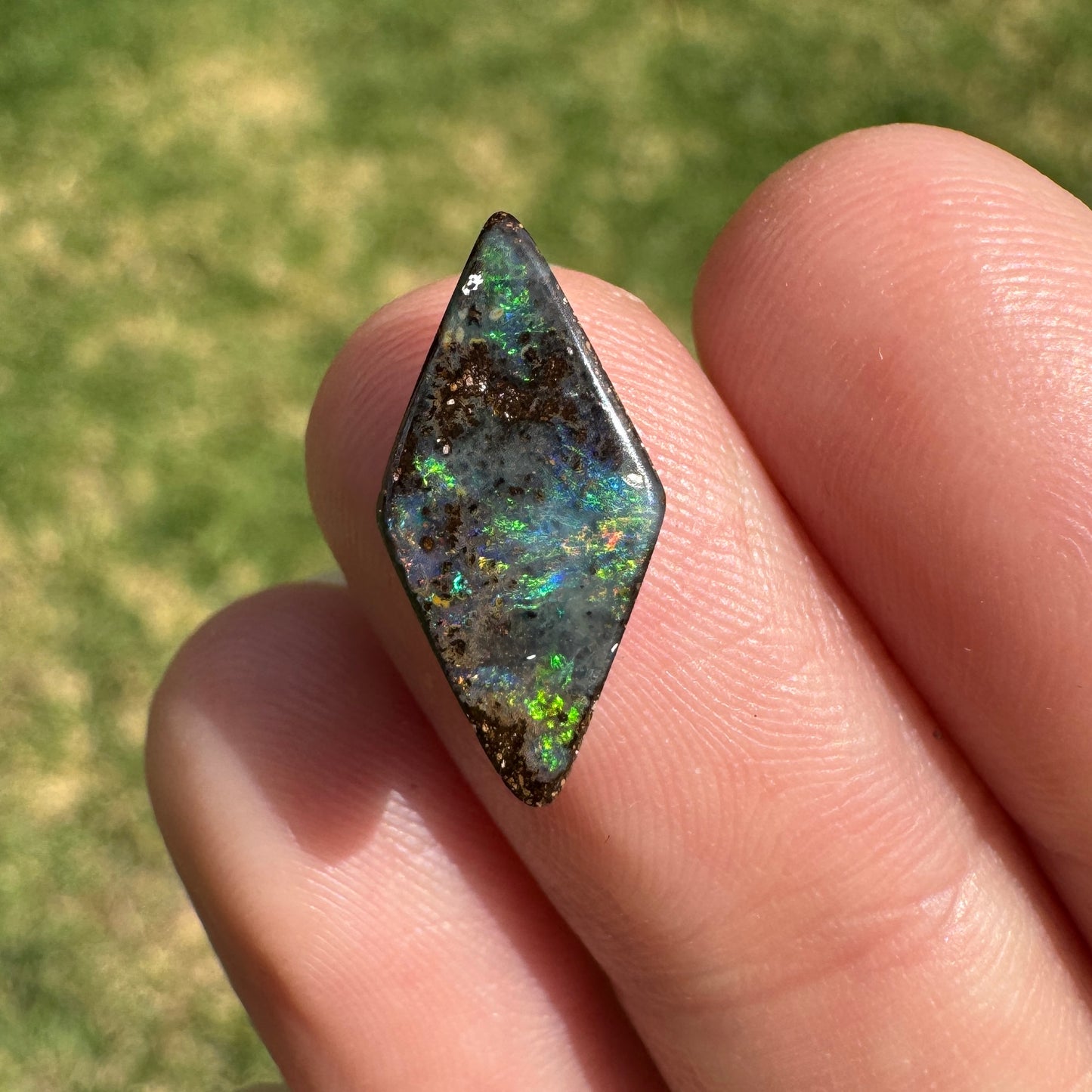 2.83 Ct small boulder opal stone