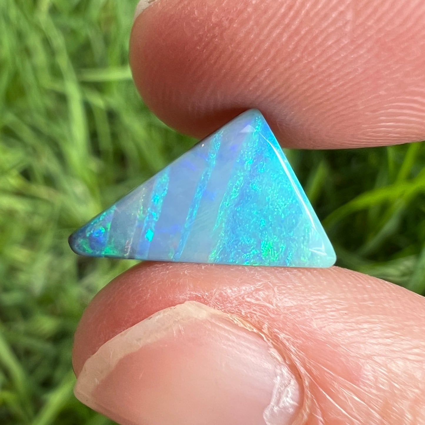 3.91 Ct sea green stripy boulder opal