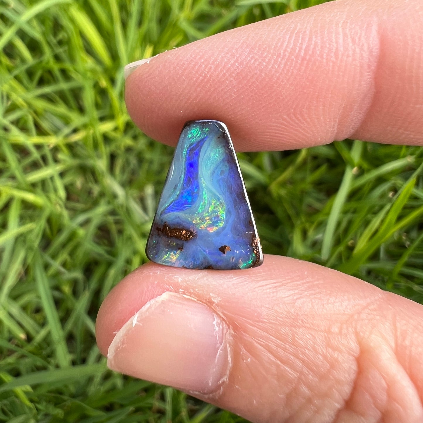 5.82 Ct ‘rainbow swirls’ boulder opal