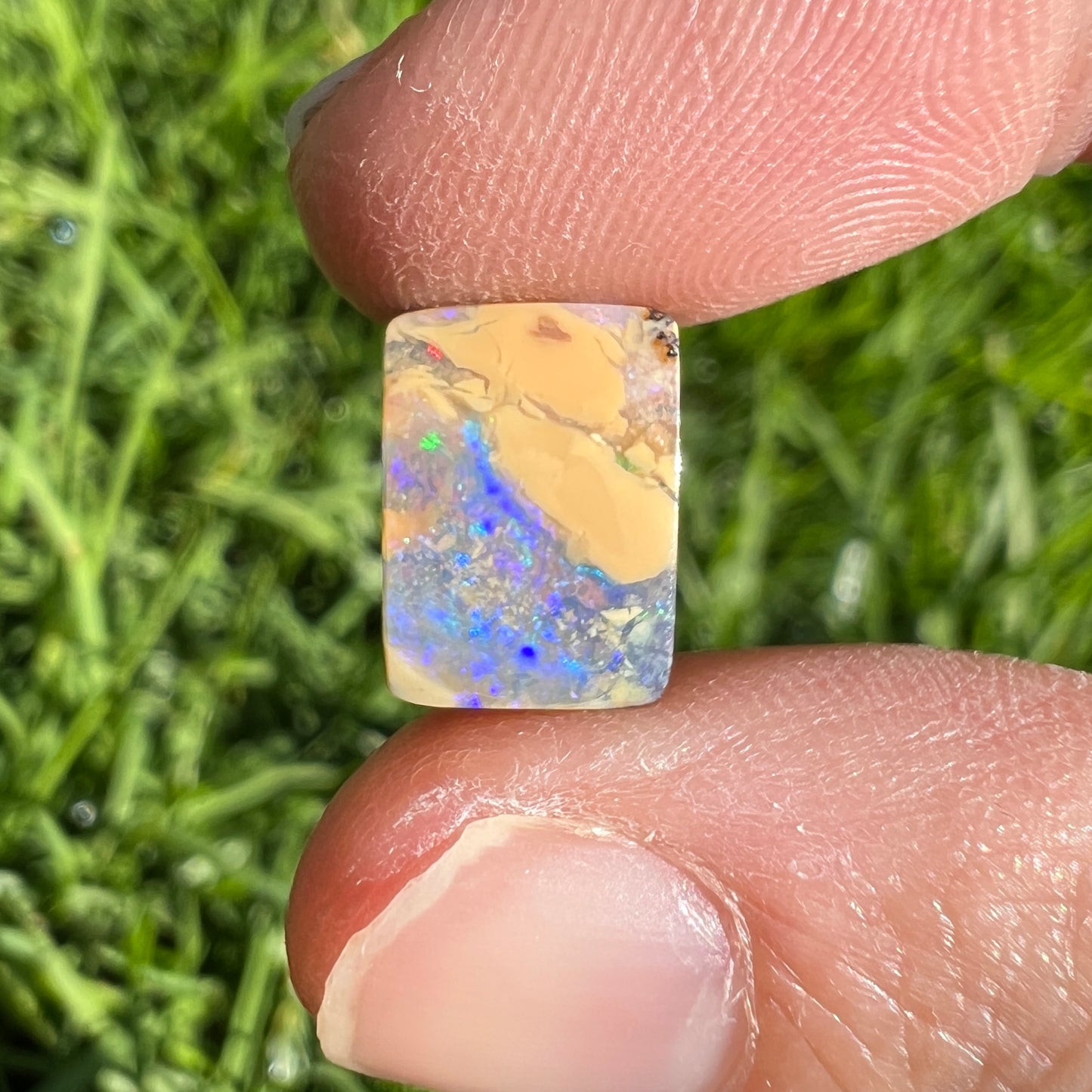 4.29 Ct small boulder opal