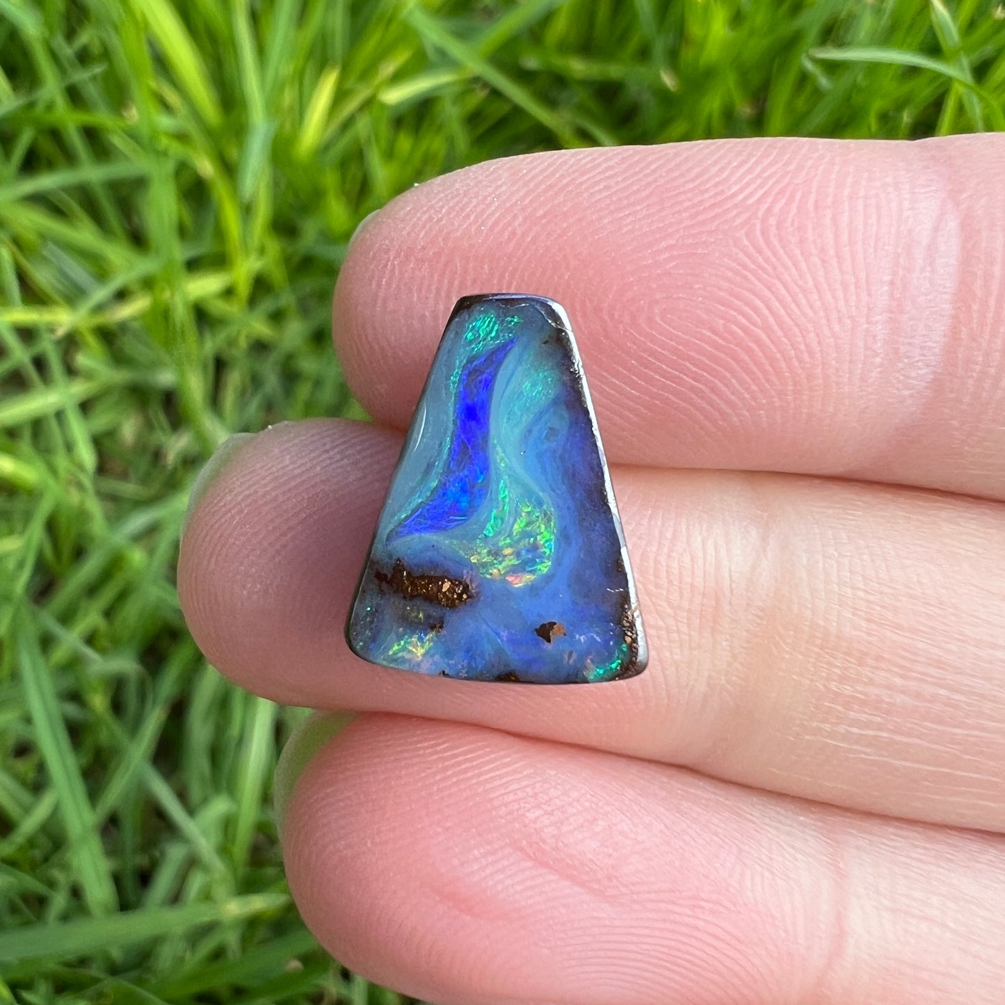 5.82 Ct ‘rainbow swirls’ boulder opal