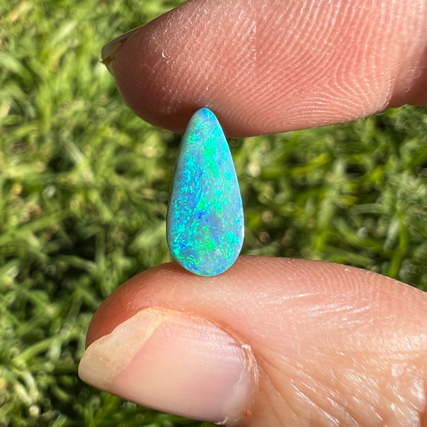 1.89 Ct bright green-blue boulder opal