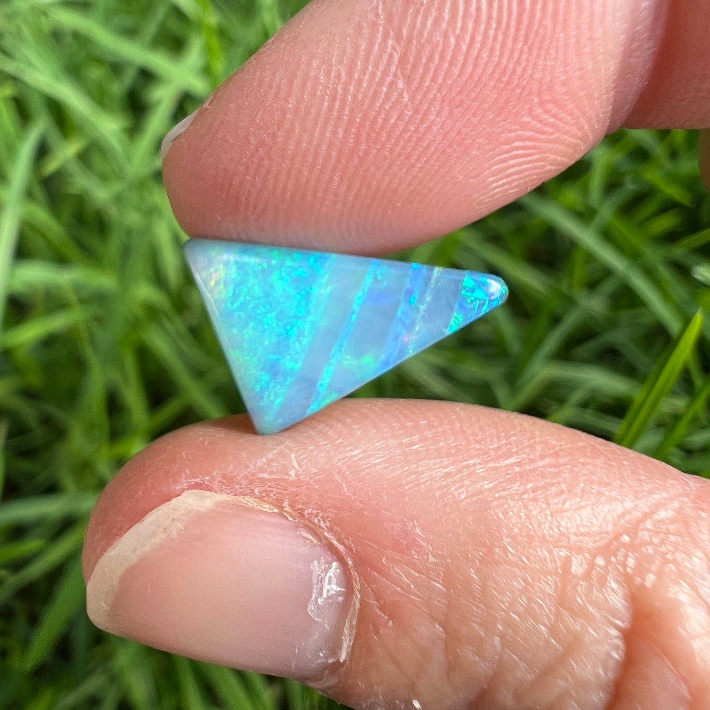 3.91 Ct sea green stripy boulder opal