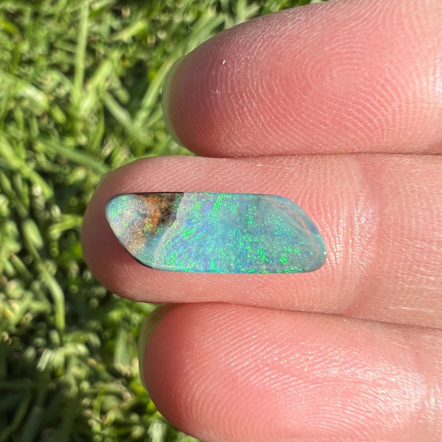 2.61 Ct small boulder opal