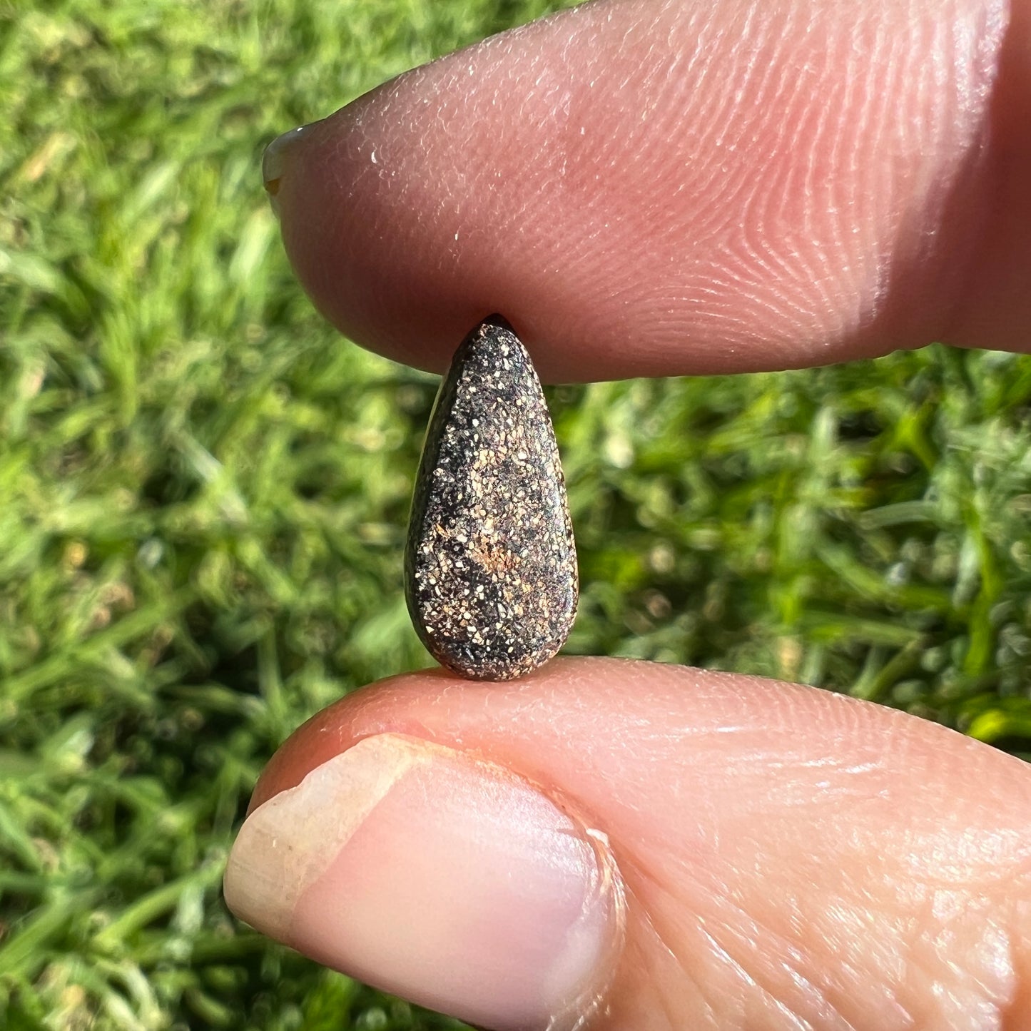 1.89 Ct bright green-blue boulder opal
