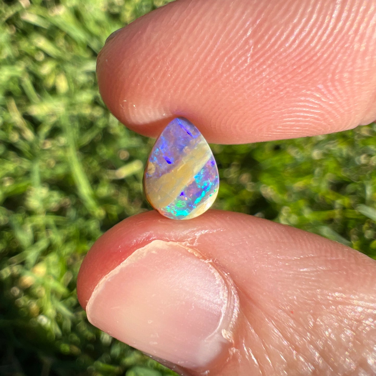 0.92 Ct extra small boulder opal