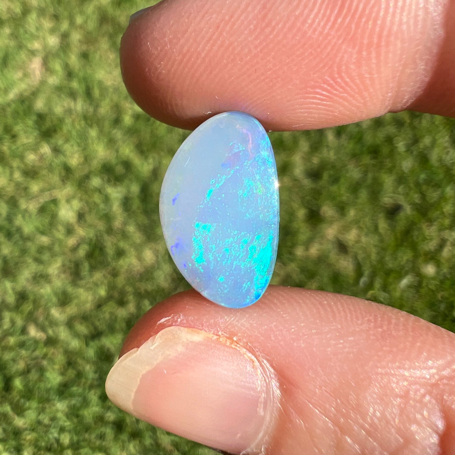 4.62 Ct green and purple boulder opal