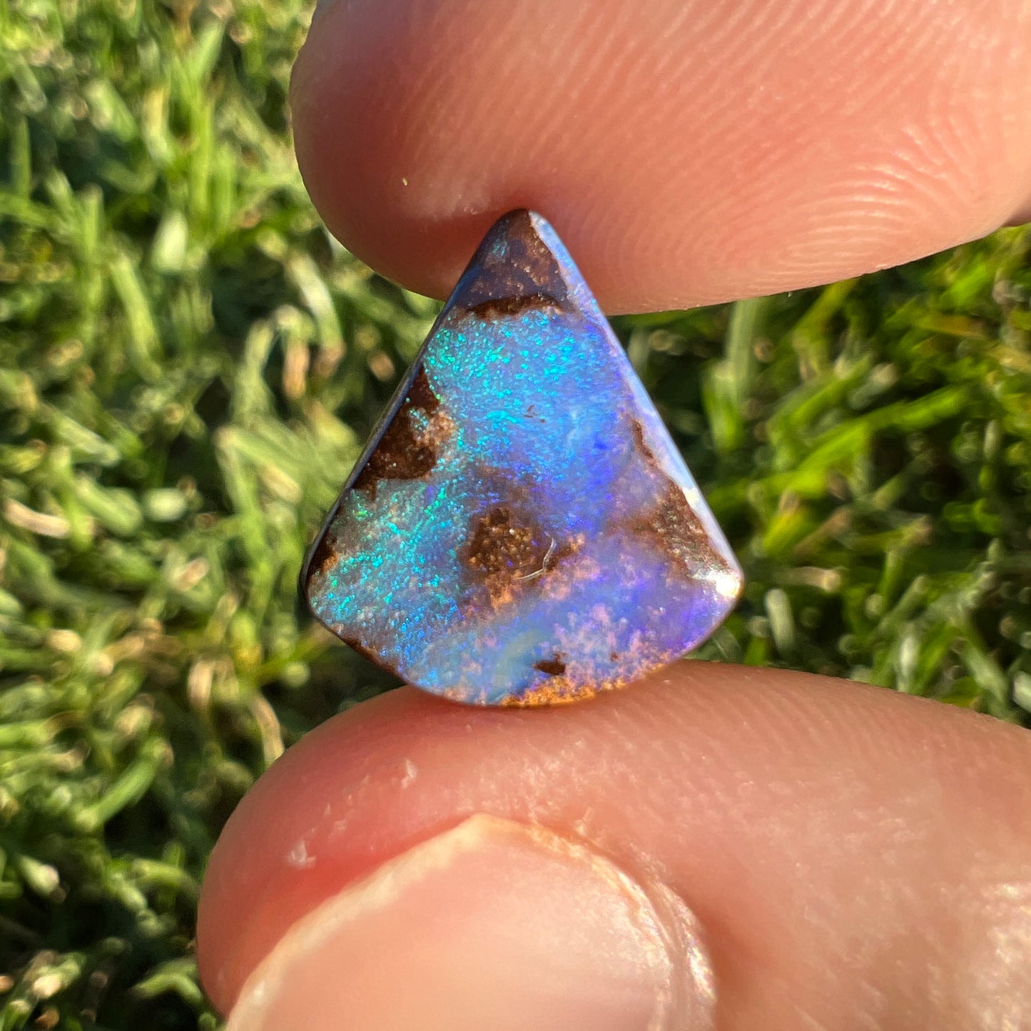 3.97 Ct small boulder opal