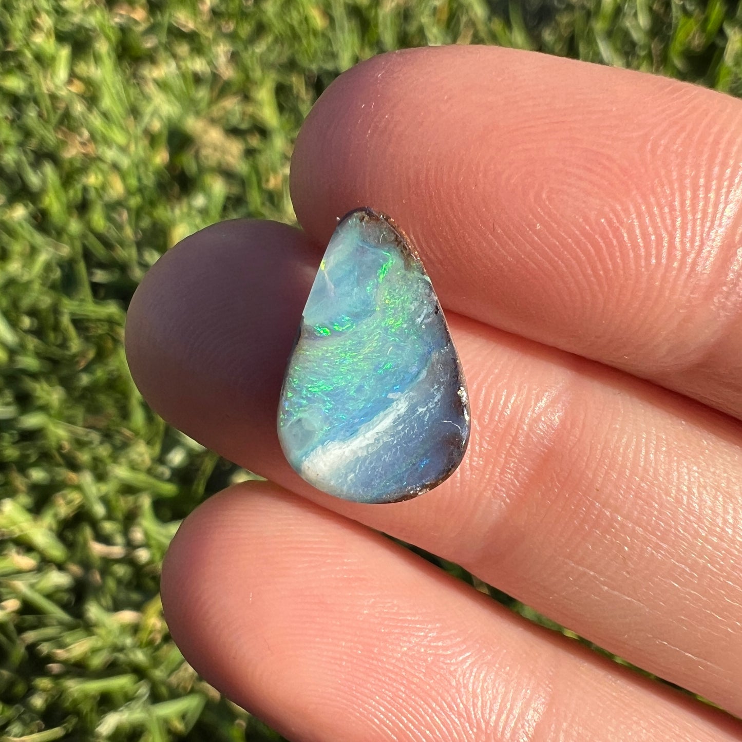 3.87 Ct small boulder opal