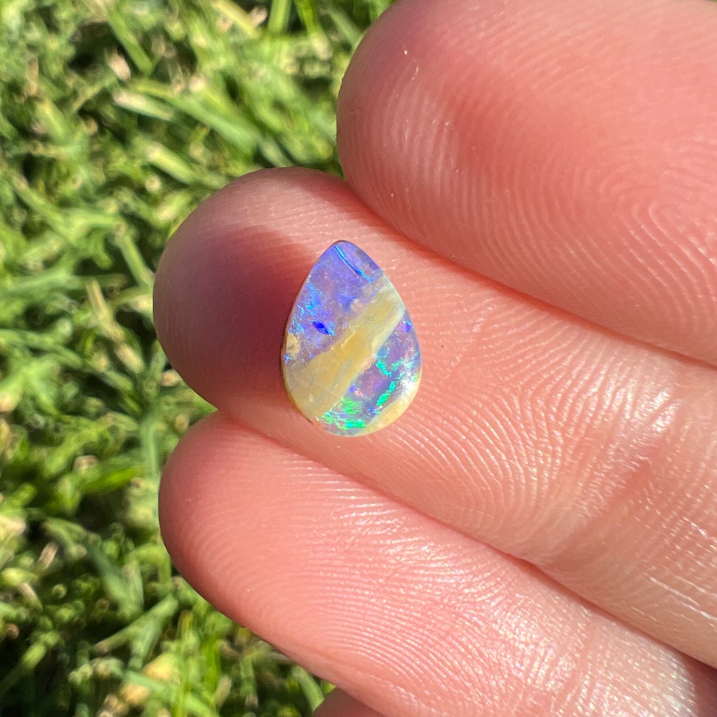 0.92 Ct extra small boulder opal