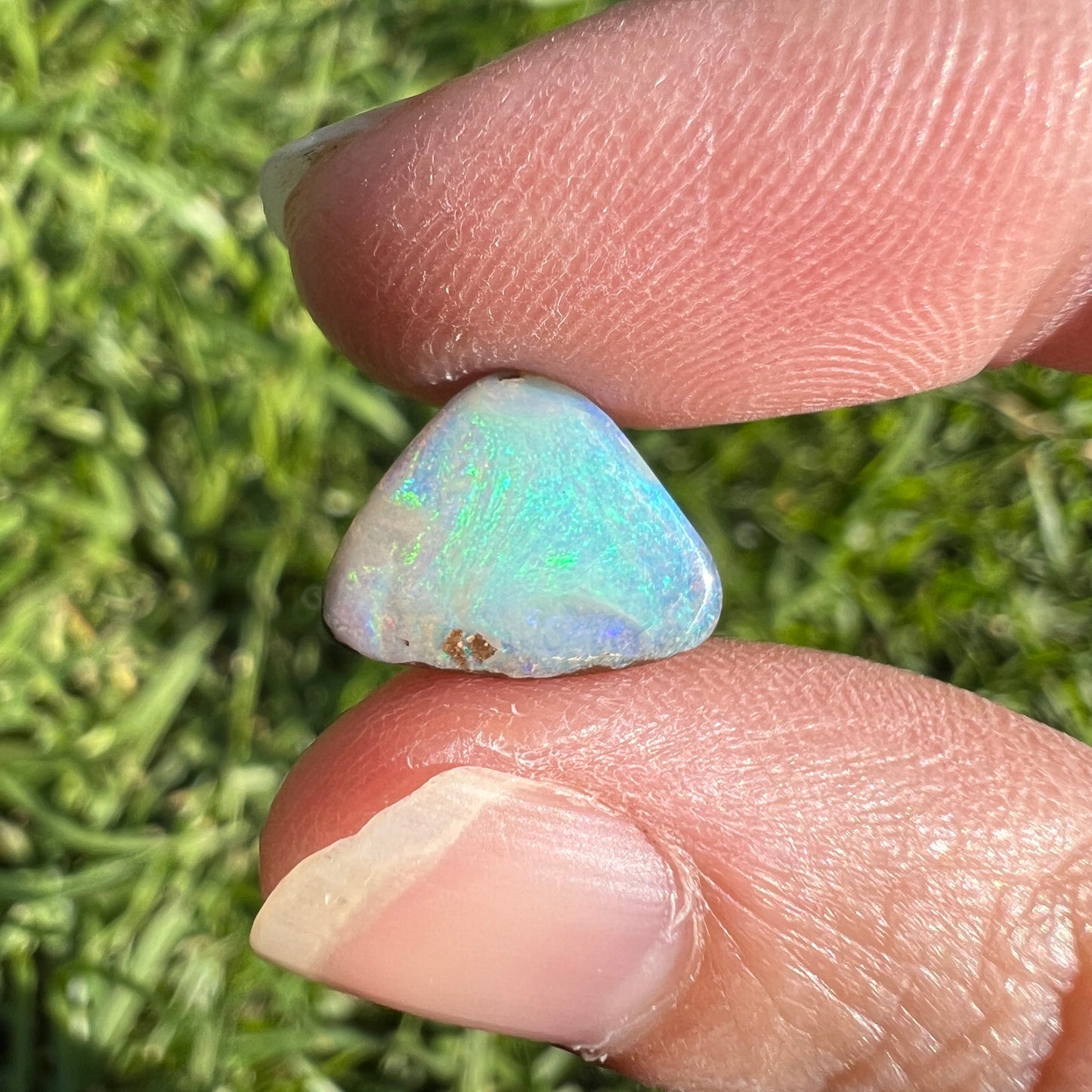 2.66 Ct small boulder opal